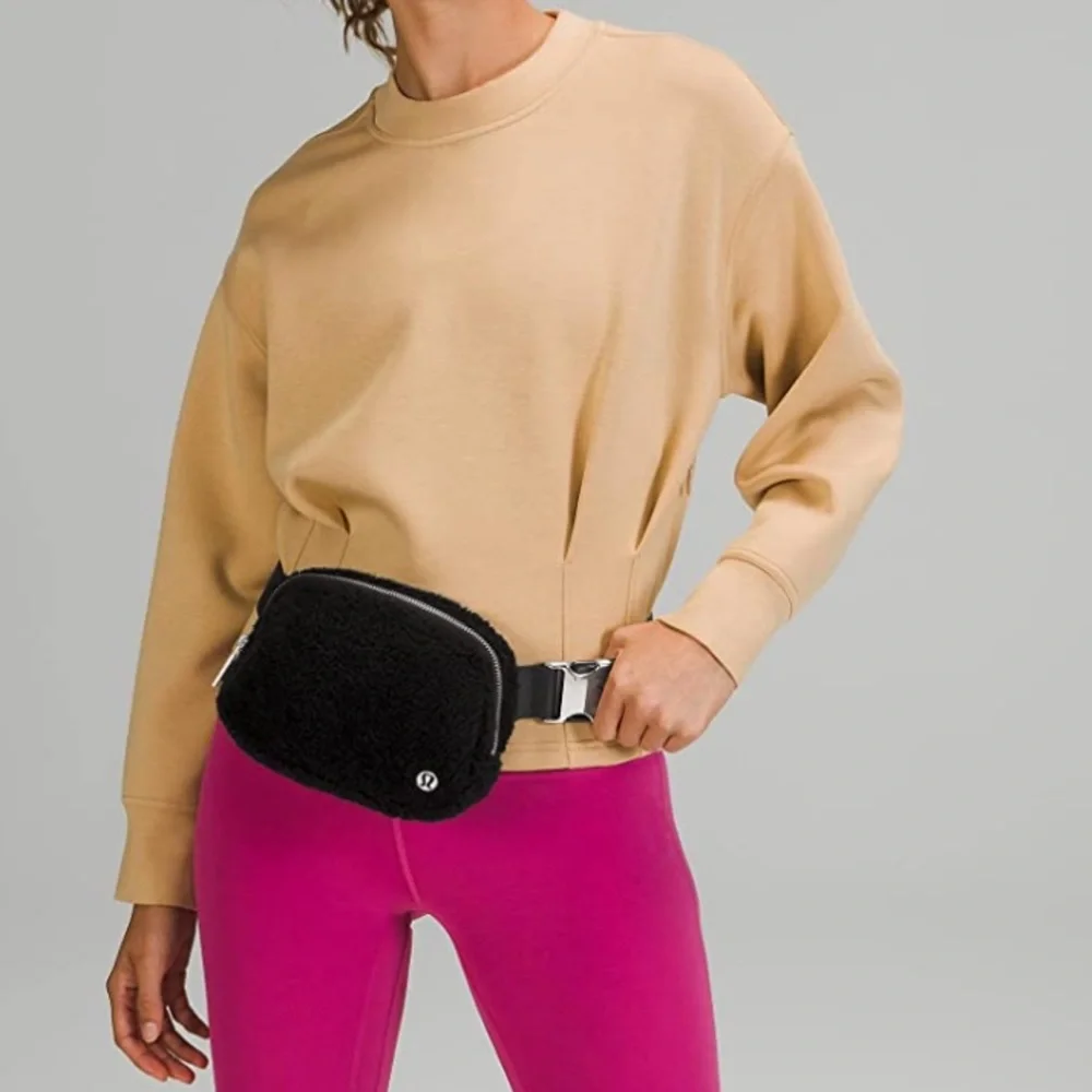 Lululemon Everywhere Fleece Belt Bag Black New with Tags! - Picture 2 of 5